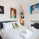 Beautiful Chiswick Home With Garden