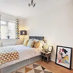 Charming Room In The Heart Of Chiswick