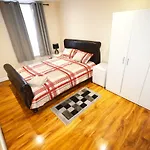 London Zone 2 Three Bedroom Apartment