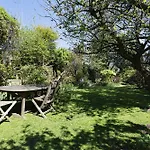 Veeve - Big Oakfield House Vr