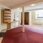 Outstanding Trafalgar Penthouse, Sleeps 8