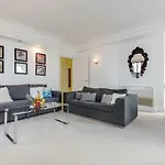 Outstanding Trafalgar Penthouse, Sleeps 8