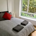 Perfect Modern Base Near All Attractions