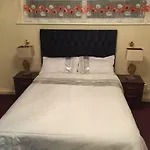 Room For 6 People