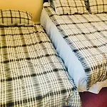 Room For 6 People