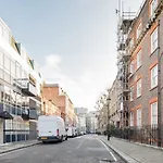 Studio In Georgian Property Next To Buckingham Palace