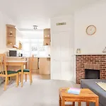 Studio In Georgian Property Next To Buckingham Palace