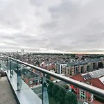 Chelsea / Imperial Wharf - Bright, Modern, Sunset View Apartment