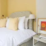 Cadogan Street Apartment