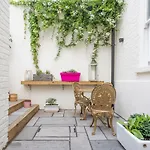 Stunning Gated Home London