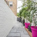 Stunning Gated Home London