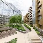 Luxury 1 Bedroom Battersea Power Station Apartment