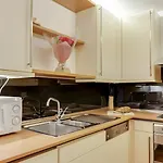 Premium Lexington Serviced Apartment