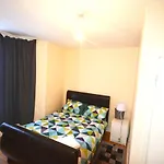 London Zone 2 Three Bedroom Apartment