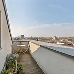 Stunning 2-Bed Flat W/Balcony In Dalston