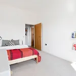 Stunning 2-Bed Flat W/Balcony In Dalston