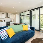 Stunning 2 Bed Apartment, Homerton Road - Sk