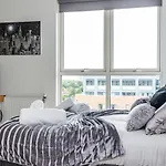 Chiswick Park 3 Bed 3 Bath West London - Parking