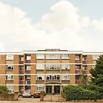 Central Apartment 5 Mins Putney Tube Station