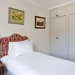 Bright 2-Bed Apartment In Fashionable Chelsea