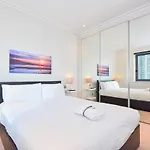 Canary Wharf - Corporate Riverside Apartments