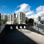 Skyvillion - Olympic View London Stratford Apartment