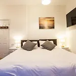 Oyo The Greenland Hotel