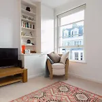 1 Bedroom Apartment In Notting Hill Accommodates 2