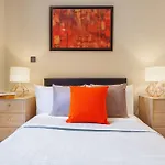 Two Bedroom Apartment In Limehouse