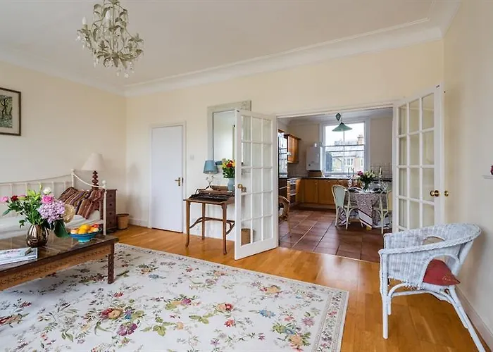 Panoramic Family Home In Maida Vale