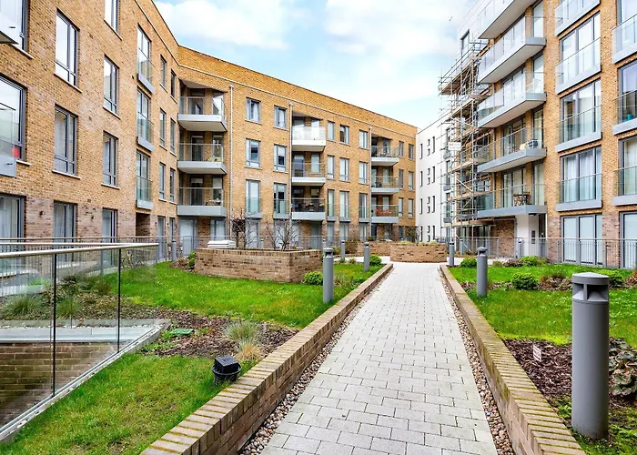 Canary Gateway Apartments By Squa.Re