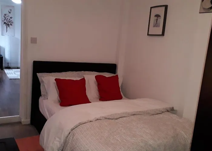 Cosy London holiday Home (Near O2 arena)