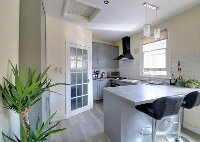 Replingham Road Apartment