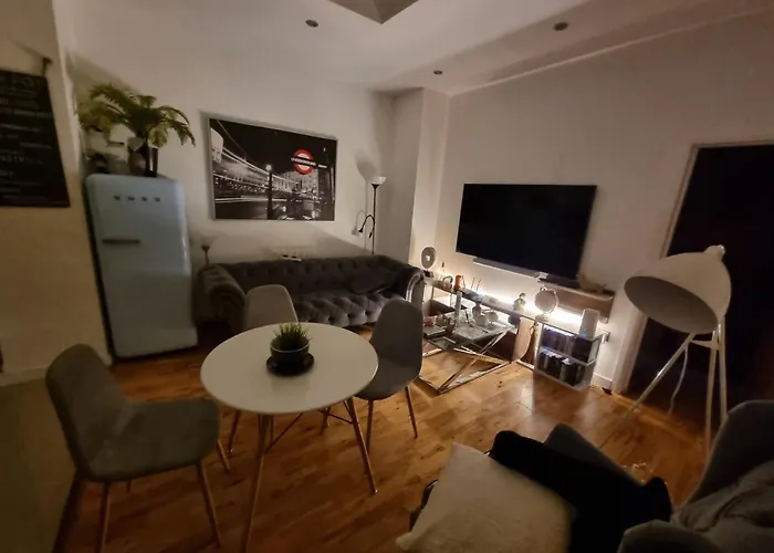 Spacious & Central London Park Ground Floor Flat