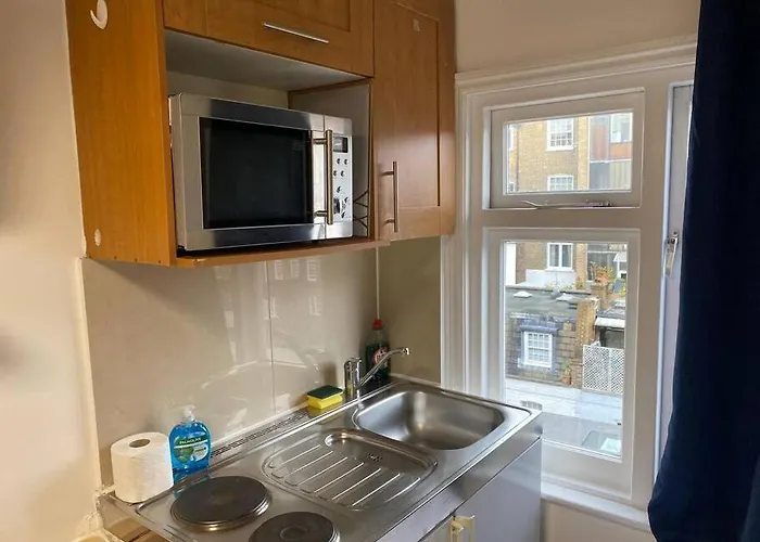 F14- Single Studio Shared Shower/Toilet Near Paddington