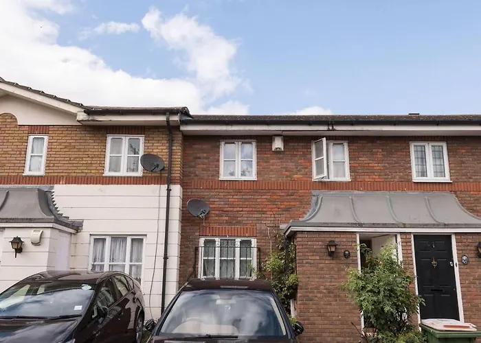 Modern & Spacious - Walk To London Excel- Parking