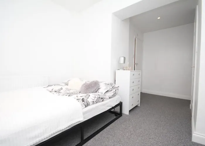 Lovely 3 Bed Spacious Flat Apartment In Central London