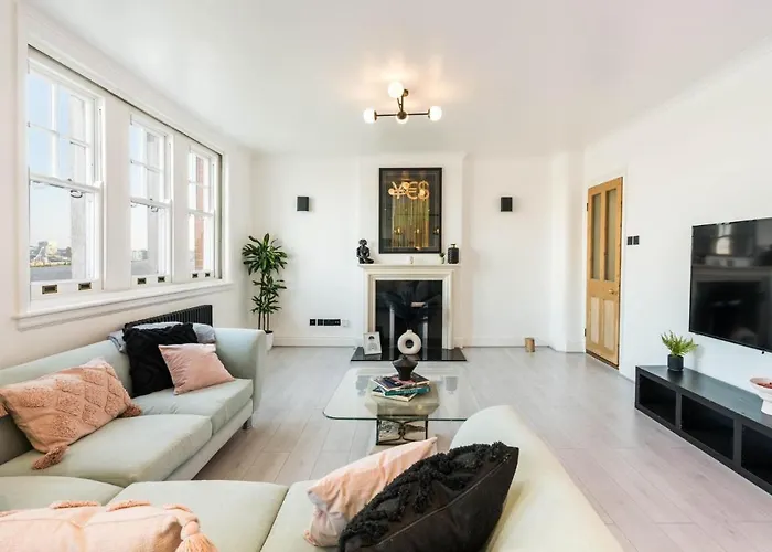 NEW Stunning 3BD Riverside Flat Amazing Views
