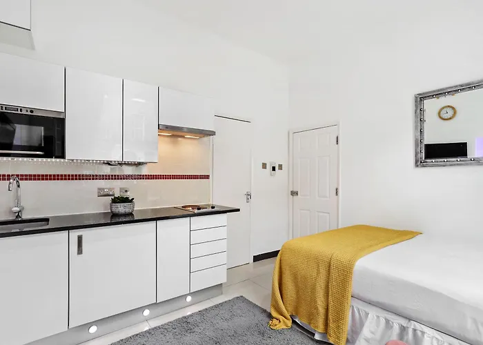 Baker Street Suite