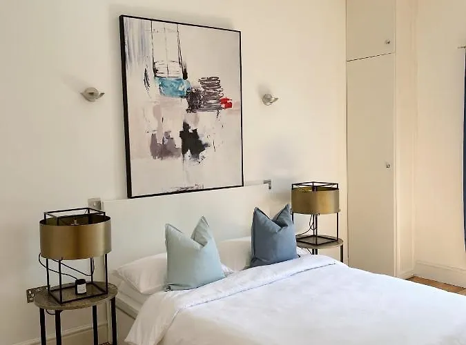 Modern And Light 2 Bed Flat In Sw2