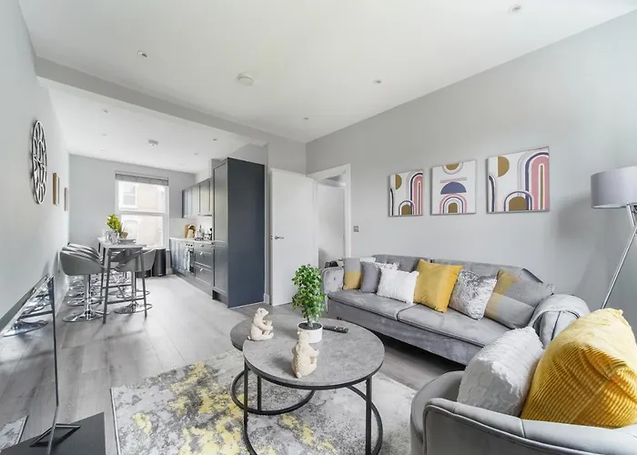 Stunning 3 Bed 3 Bath London Townhouse