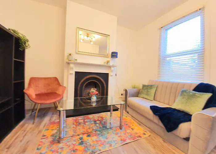 Wimbledon Ideal 1 Bedroom Ground Floor Apartment With Garden