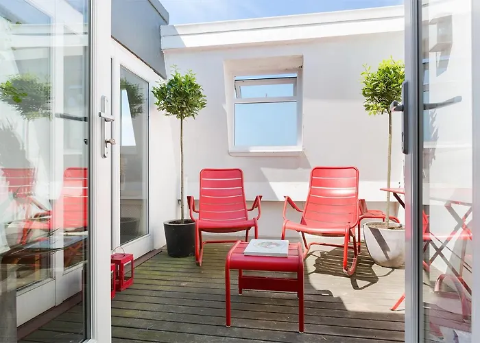 Lovely Two Bedroom Flat With Patio In Notting Hill