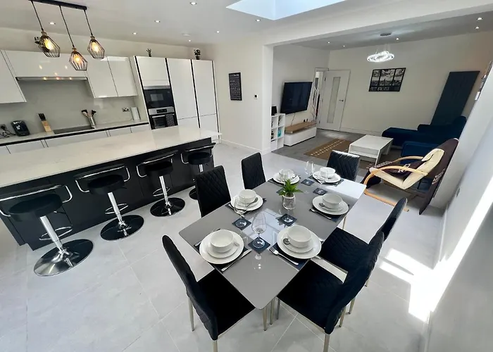Wembley Stadium 5 Star Brand New Luxury Sleeps 14 With Parking