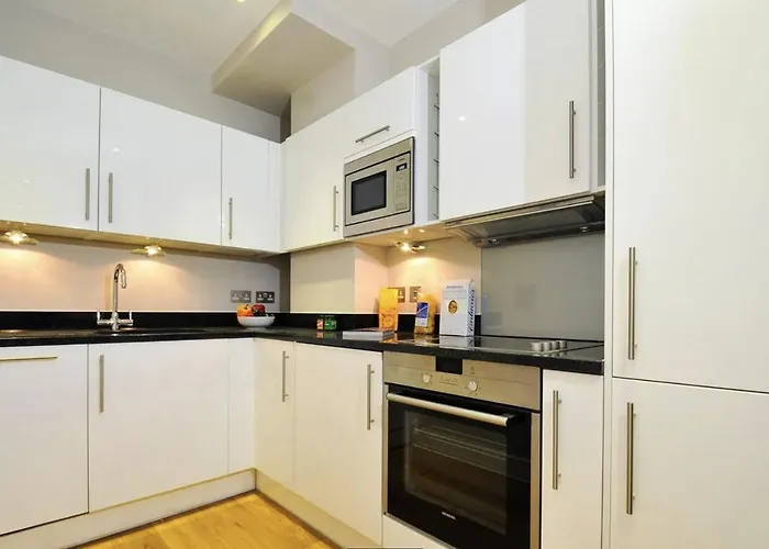 Entire London Studio With Kitchenette