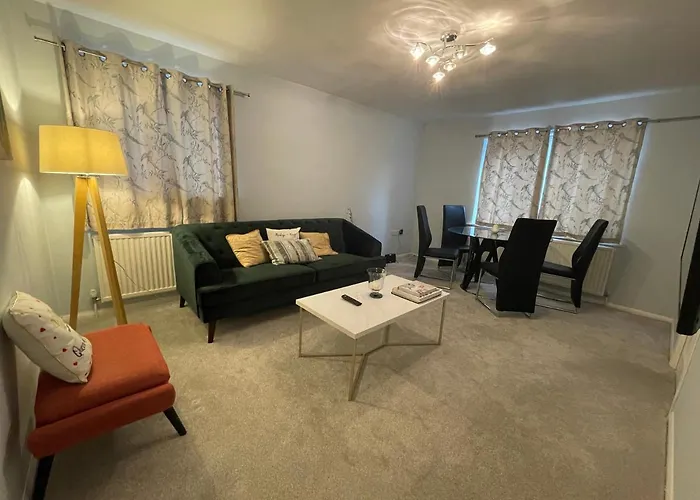 2 Bedroom Apartment Near Southfields
