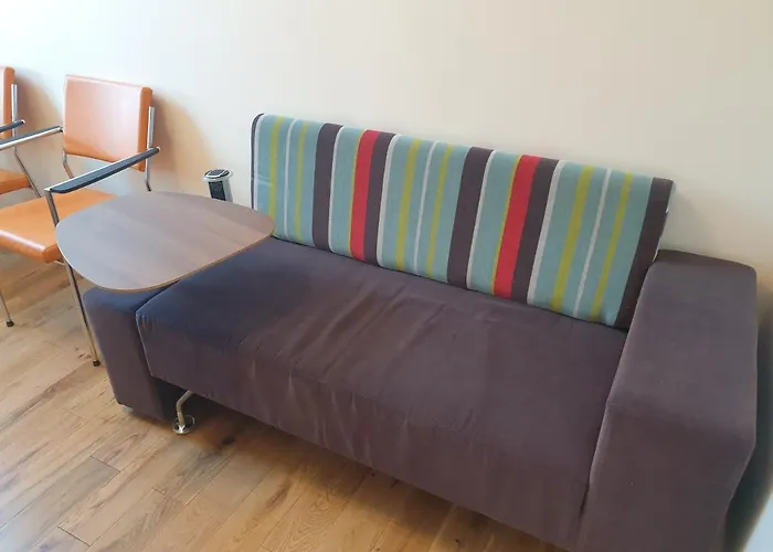 London Luxury Spacious 2 Bedroom Apartment 4 Mins From Ilford Stn. Free Parking