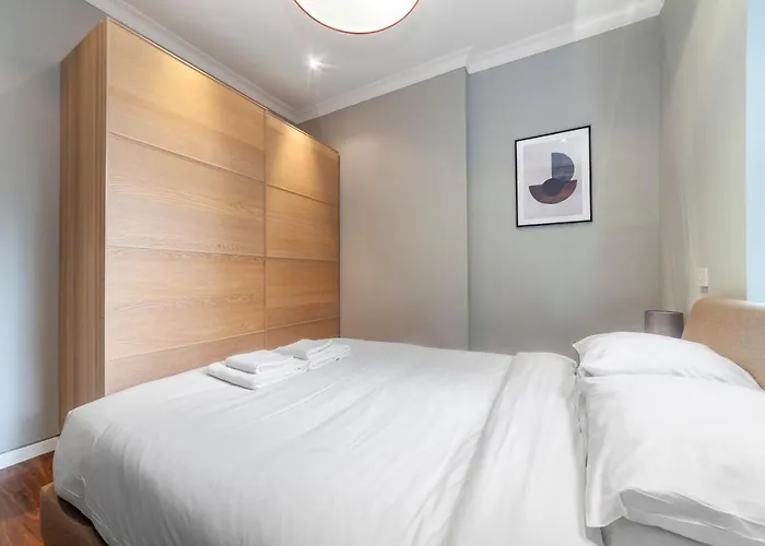Bright & Spacious 1Bdr Apt Near Lakeside Road