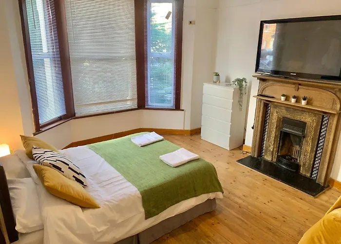 Balham, South London Spacious Guest House 1, 6 Rooms Available