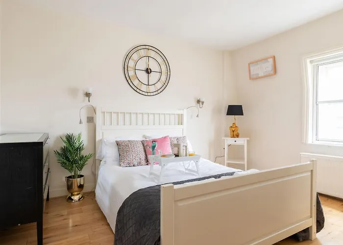 Spacious 1 Bed Oxford Street Apartment - Sleeps 4